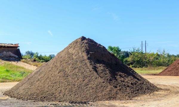 Black Dirt Delivery in Lakeland