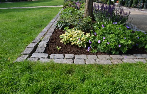 Flower Bed Mulching in Lakeland
