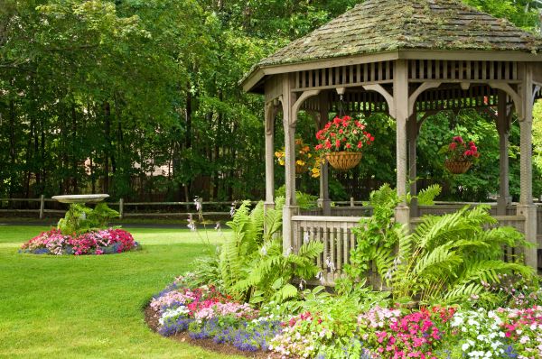 Backyard Landscaping Service in Lakeland